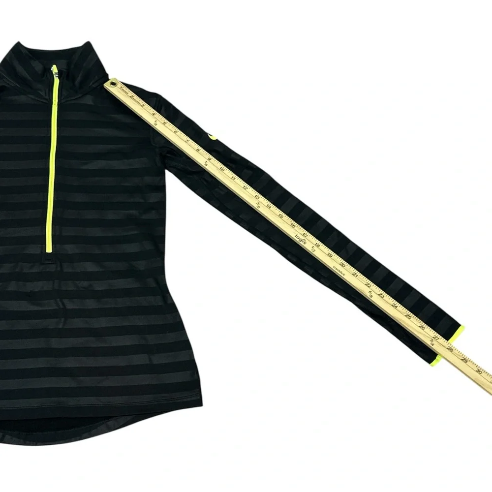 Nike Pro Dri Fit Hyperwarm 1/2 Zip Black Pullover Women’s Size Small Slim Fit